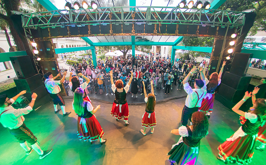 Foto de palco da festa