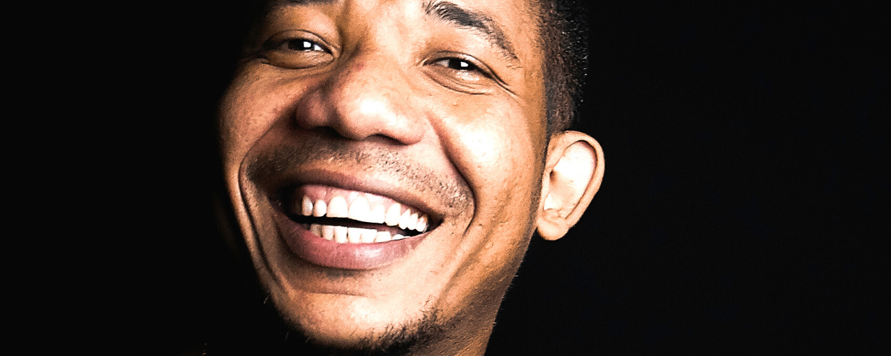 Foto de professor do projeto Abraço Cultural