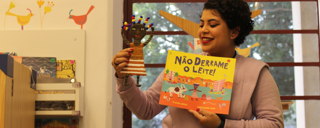 mediadora do espaço Semear Leitores, Gabrielli Chagas