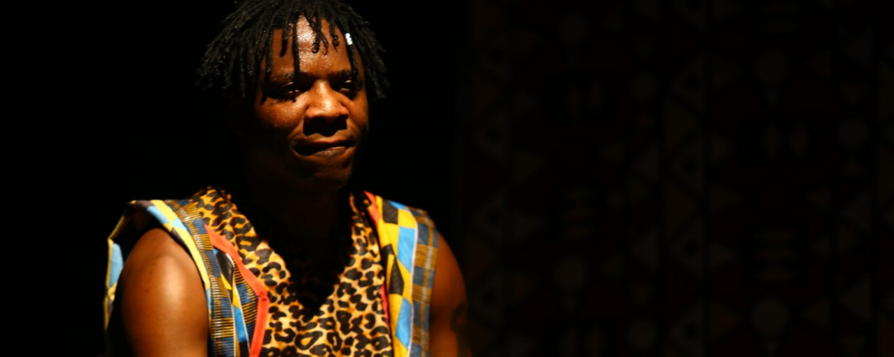 Foto colorida de Aboubacar Sidibé