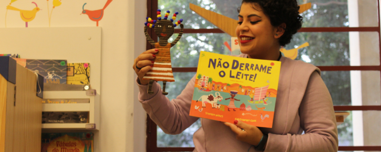 Foto da a mediadora de leitura Gabi Chagas