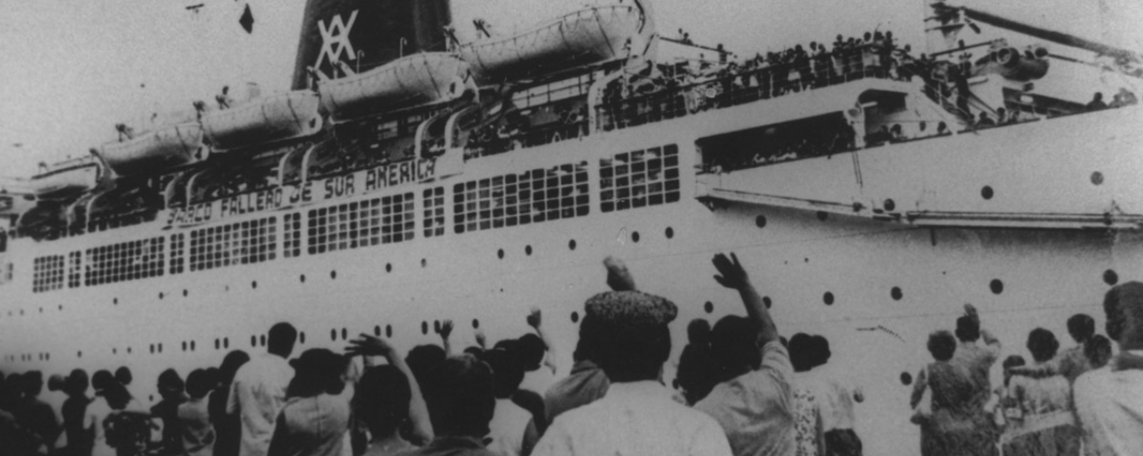 imagem do acervo do MI - navio e imigrantes no porto