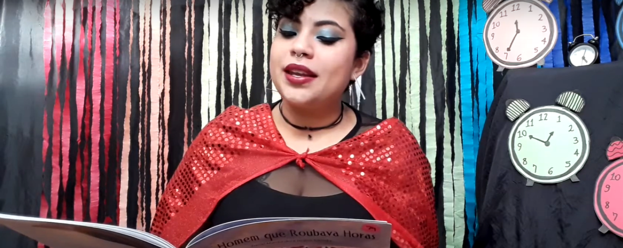 Foto da mediadora de leitura Gabi Chagas