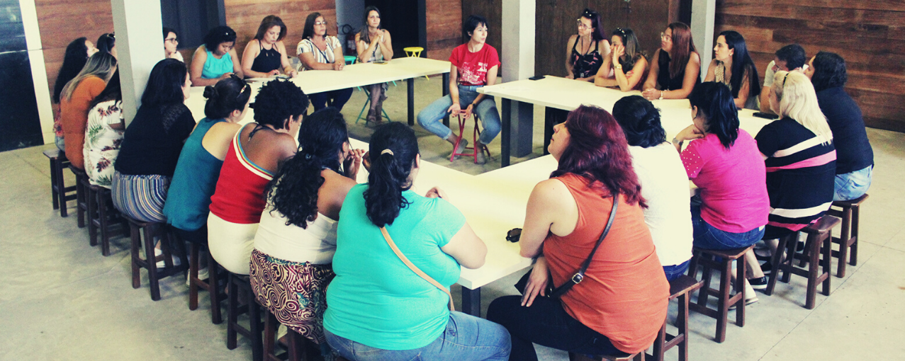 foto de pessoas em atividade educativa no Museu