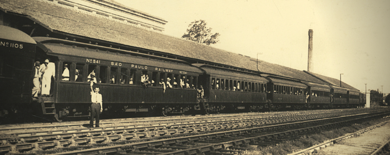 Imagem de acervo do Museu. Trem na plataforma.